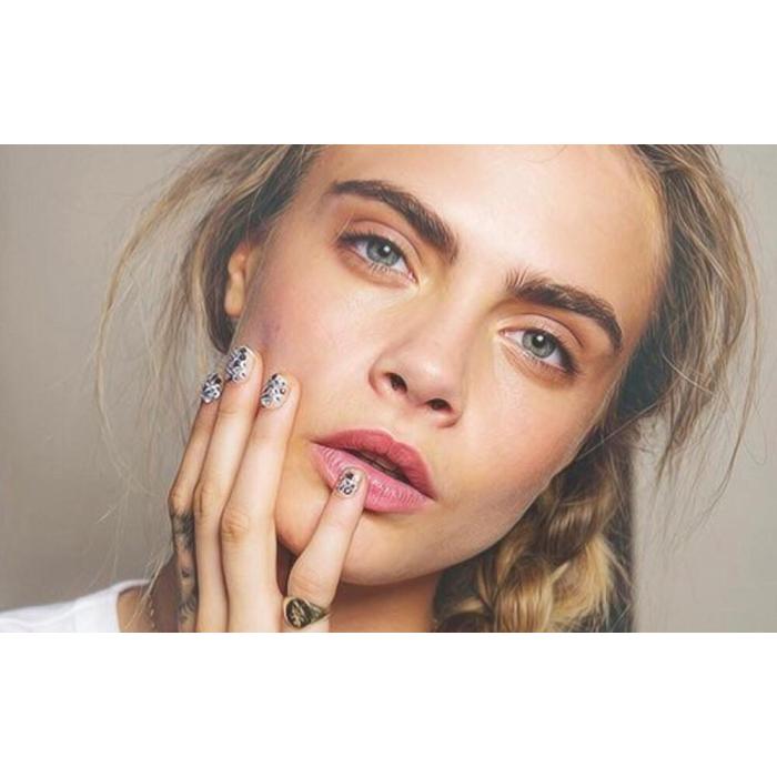 CARA DELEVINGNE ADMITS SHE USED TO HATE HER EYEBROWS