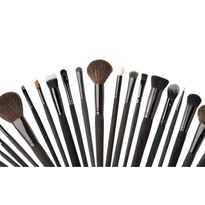 HOW TO CLEAN YOUR MAKE UP BRUSHES