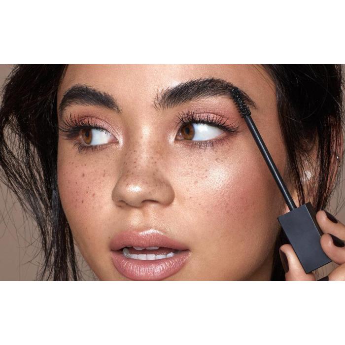 FIVE TRICKS TO MAKE YOUR BROWS LOOK FULLER