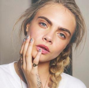 CARA DELEVINGNE ADMITS SHE USED TO HATE HER EYEBROWS