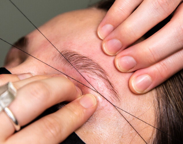 Reduce redness after eyebrow waxing and threading